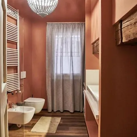 Casa Asja: Cromatismo In Centro Storico アパート
