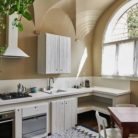 Casa Asja: Cromatismo In Centro Storico Apartment