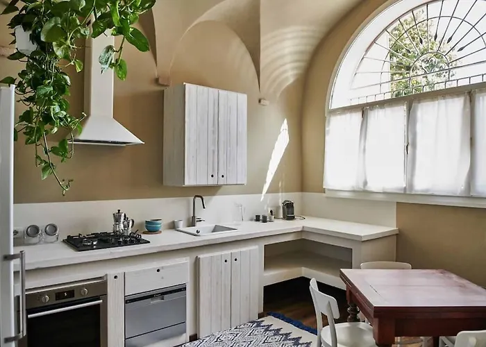 Casa Asja: Cromatismo In Centro Storico Apartament